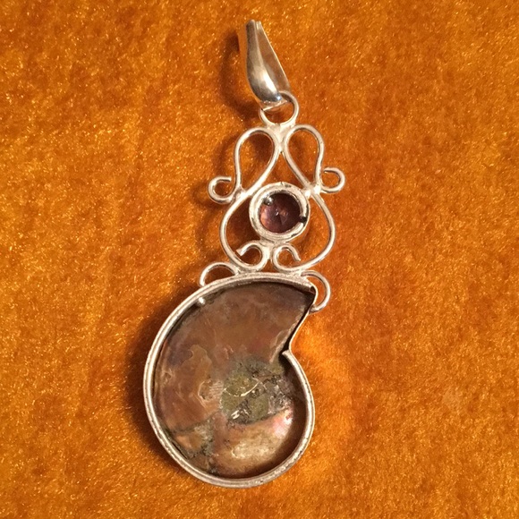 Pendant - Picture 2 of 3